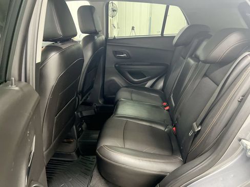 Used 2020 Chevrolet Trax LT w/ Sun & Sound Package FWD image 23