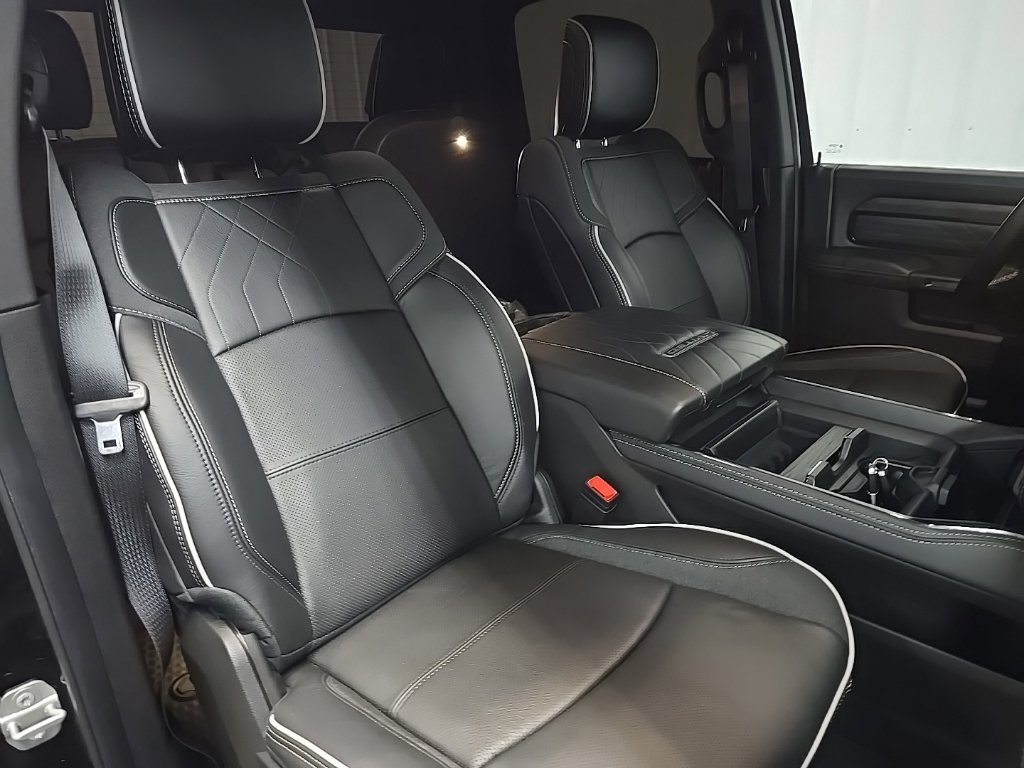 Used 2025 RAM 3500 Limited AWD/4WD image 14