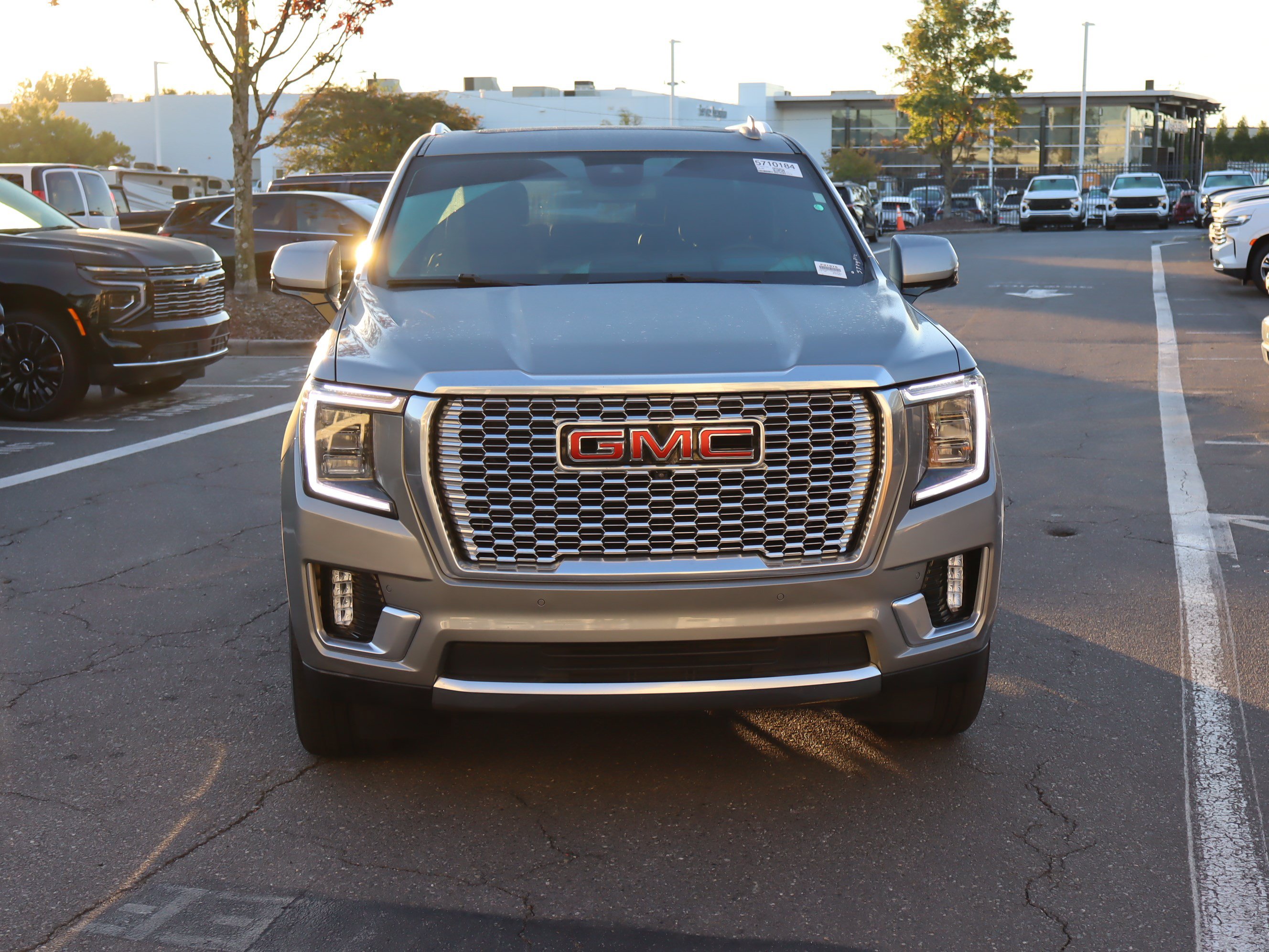 Used 2024 GMC Yukon Denali RWD image 3