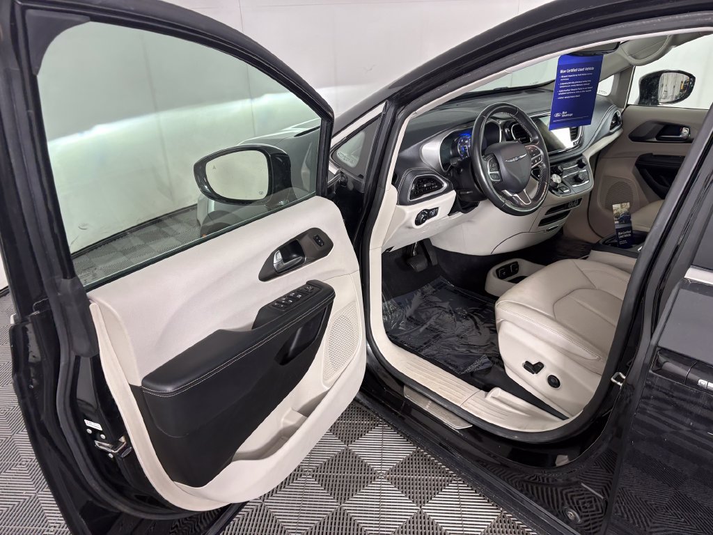Used 2021 Chrysler Pacifica Touring-L AWD/4WD image 11