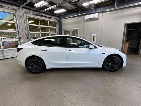 Used 2021 Tesla Model 3 Standard Range Plus RWD image 6