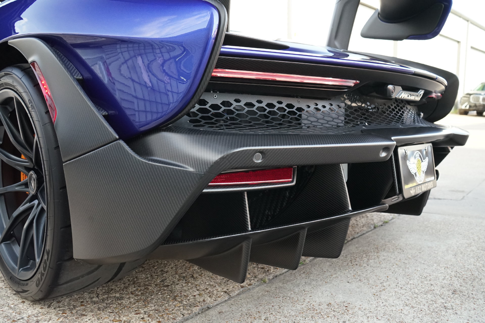 Used 2019 McLaren Senna RWD image 30