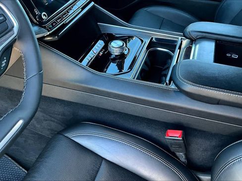 Used 2023 Jeep Wagoneer L Series III image 15