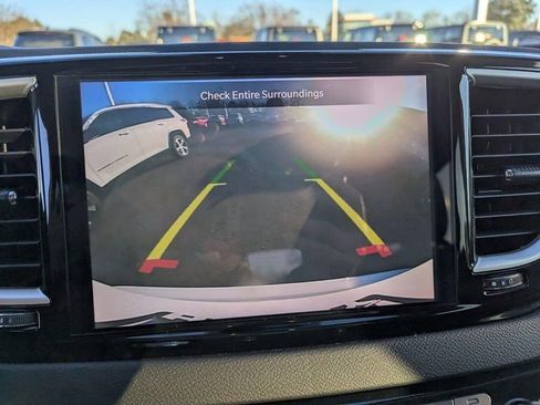 Used 2024 Chrysler Pacifica Touring-L image 24