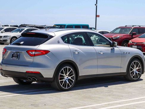 Used 2017 Maserati Levante S AWD/4WD image 4