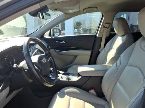 Used 2023 Cadillac XT4 Premium Luxury image 7