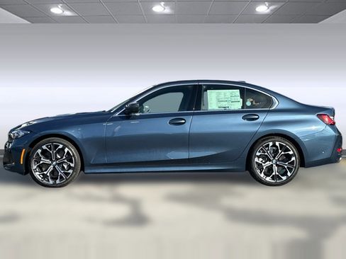 Used 2026 BMW 330i Sedan w/ Premium Package RWD image 2