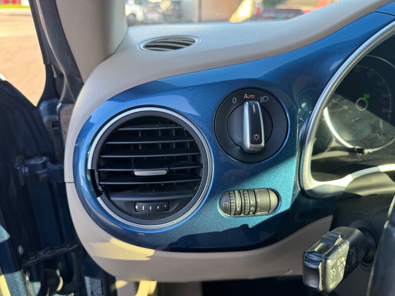 Used 2019 Volkswagen Beetle 2.0T SE FWD image 26