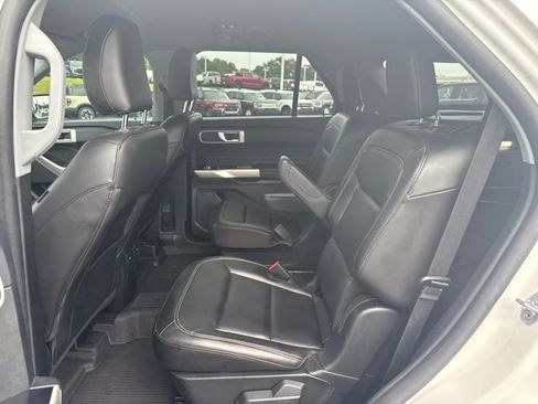 Used 2023 Ford Explorer XLT w/ Equipment Group 202A RWD image 13