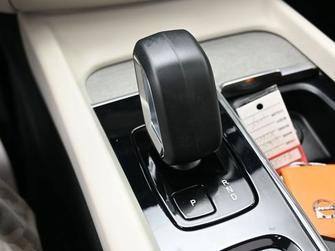 Used 2023 Volvo XC60 B5 Plus w/ Protection Package Premier image 27