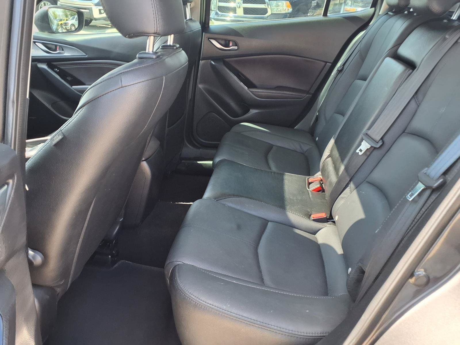 Used 2018 MAZDA MAZDA3 Grand Touring w/ Premium Equipment Package FWD image 18