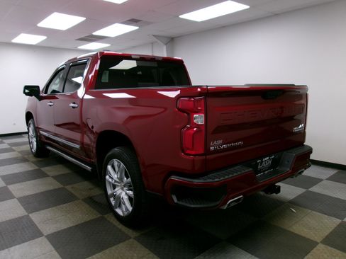 Used 2025 Chevrolet Silverado 1500 High Country w/ High Country Premium Package AWD/4WD image 2