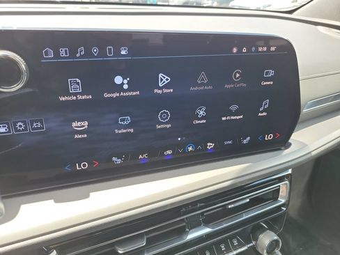 Used 2025 Chevrolet Traverse LT FWD image 35