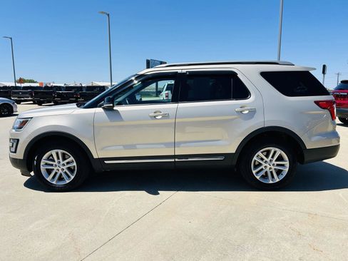 Used 2017 Ford Explorer XLT FWD image 33