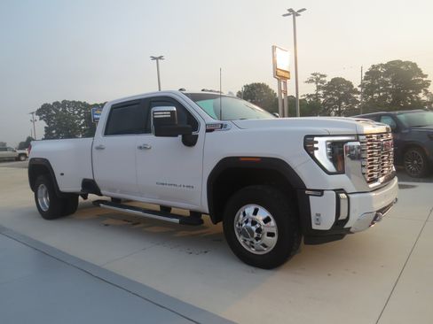 Used 2024 GMC Sierra 3500 Denali w/ Denali Reserve Package AWD/4WD image 7