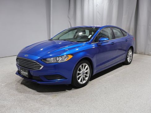 Used 2017 Ford Fusion SE FWD image 5