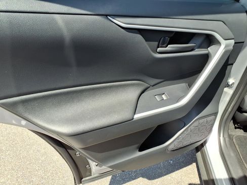 Used 2025 Toyota RAV4 LE AWD/4WD image 7