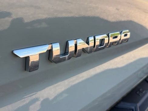 Used 2025 Toyota Tundra Limited AWD/4WD image 12