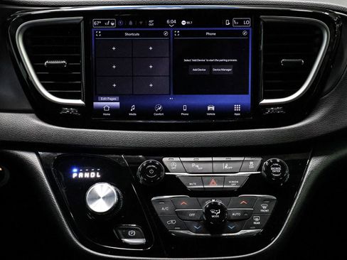 Used 2025 Chrysler Pacifica Select FWD image 27