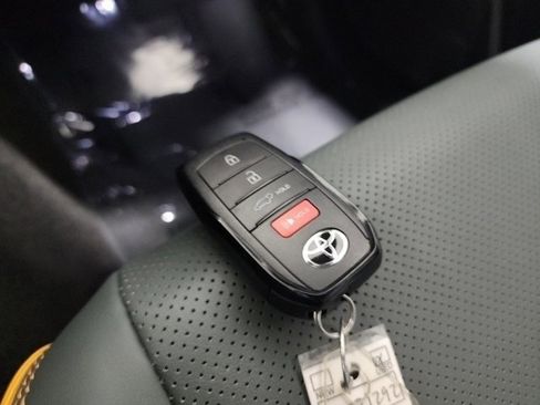 Used 2025 Toyota 4Runner Trailhunter image 38