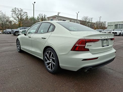 Used 2019 Volvo S60 T6 Momentum w/ Premium Package image 4