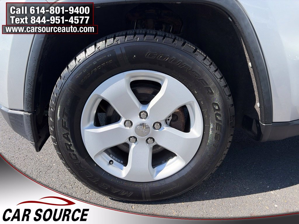 Used 2013 Jeep Grand Cherokee Laredo AWD/4WD image 26