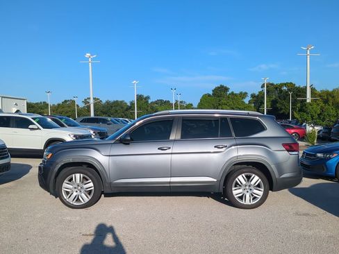 Used 2019 Volkswagen Atlas SE w/ Panoramic Sunroof Package FWD image 2