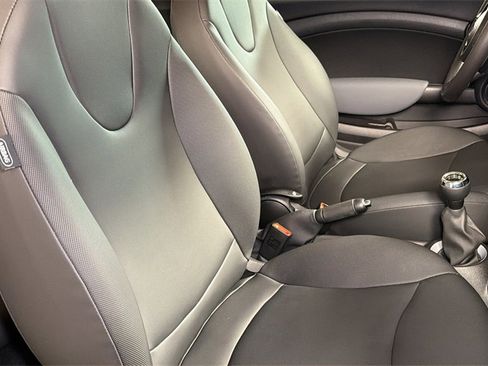 Used 2011 MINI Cooper Hardtop image 12