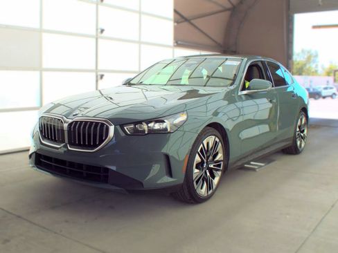 Used 2026 BMW 540i xDrive w/ Premium Package AWD/4WD image 1