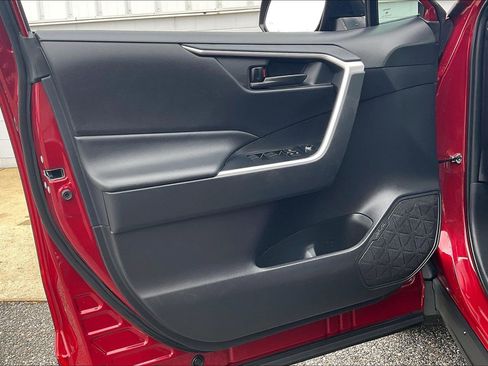 Used 2025 Toyota RAV4 LE image 27