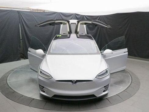 Used 2016 Tesla Model X 90D image 16