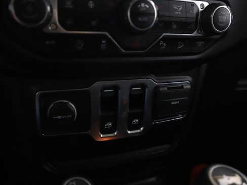 Used 2020 Jeep Wrangler Sport image 19