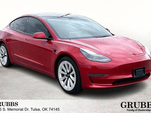 Used 2022 Tesla Model 3 Standard Range image 1