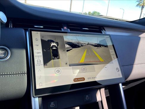 Used 2025 Land Rover Discovery Sport Dynamic SE image 23