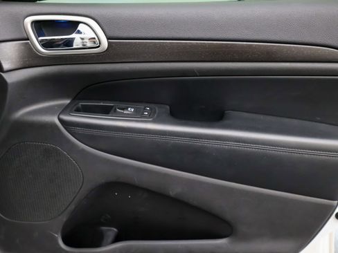 Used 2017 Jeep Grand Cherokee Altitude image 25