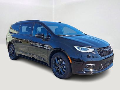 New 2026 Chrysler Pacifica Limited w/ S Appearance Package