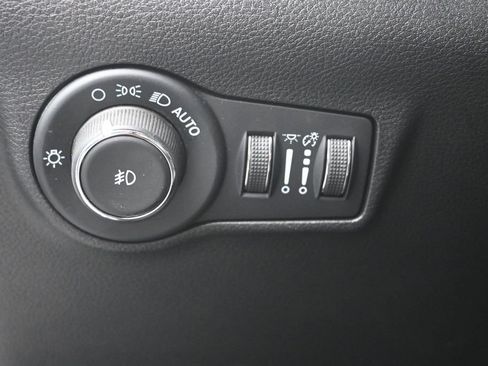 Used 2025 Jeep Compass Limited AWD/4WD image 17