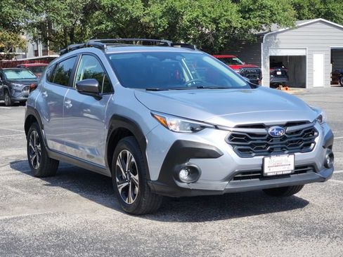Used 2024 Subaru Crosstrek 2.0i Premium AWD/4WD image 2