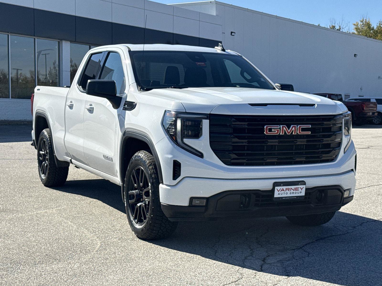 Used 2023 GMC Sierra 1500 Elevation AWD/4WD image 3