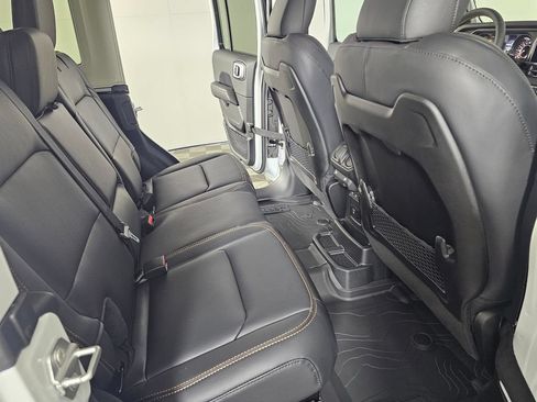 Used 2025 Jeep Wrangler Unlimited Sahara AWD/4WD image 18