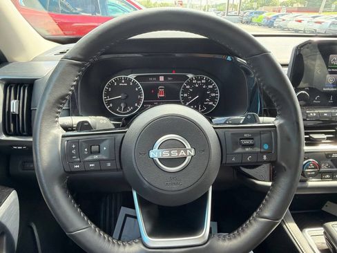 Used 2025 Nissan Pathfinder SL AWD/4WD image 25