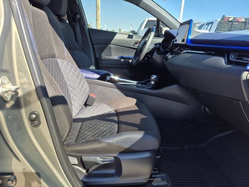 Used 2021 Toyota C-HR XLE image 25