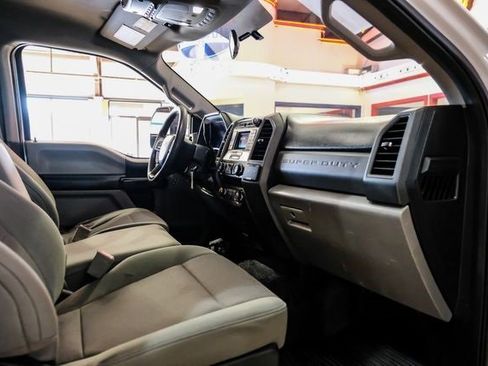 Used 2018 Ford F550 2WD Regular Cab Super Duty image 12