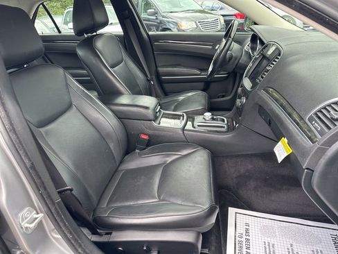 Used 2018 Chrysler 300 Limited w/ Safetytec Plus Group image 24