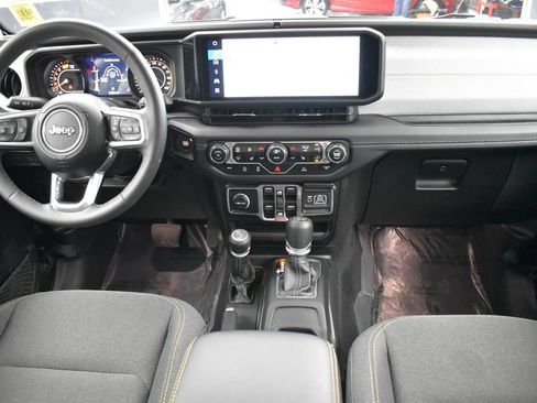 Used 2025 Jeep Wrangler Unlimited Sahara AWD/4WD image 14