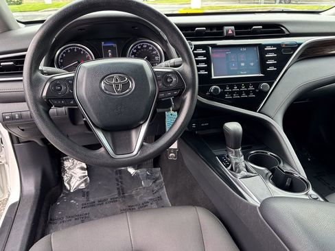 Used 2018 Toyota Camry LE FWD image 19