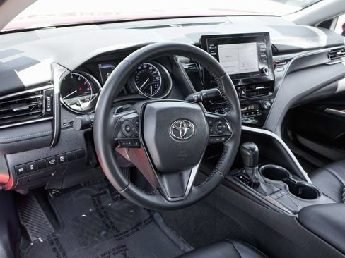 Used 2022 Toyota Camry SE w/ Convenience Package FWD image 19