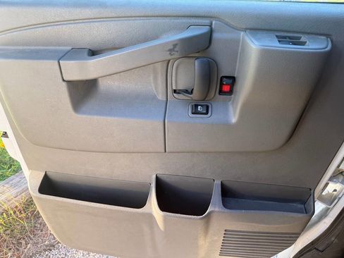 Used 2022 Chevrolet Express 3500 w/ Power Convenience Package RWD image 22