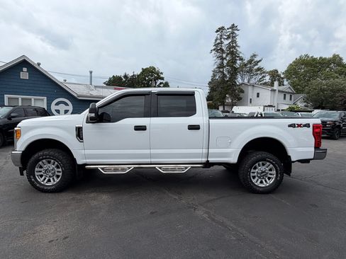 Used 2017 Ford F250 XLT AWD/4WD image 3