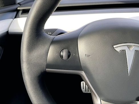 Used 2022 Tesla Model Y Performance AWD/4WD image 18